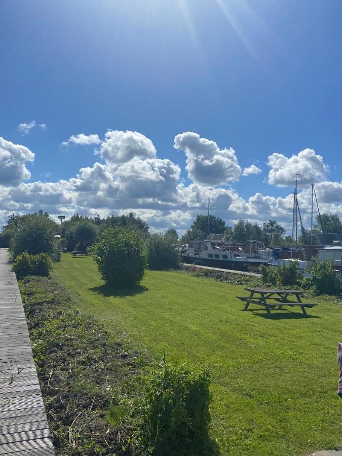 C'Est La Vie Houseboat Hotel Nederhorst den Berg Exterior foto