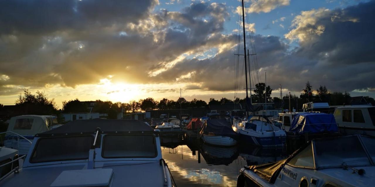 C'Est La Vie Houseboat Hotel Nederhorst den Berg Exterior foto